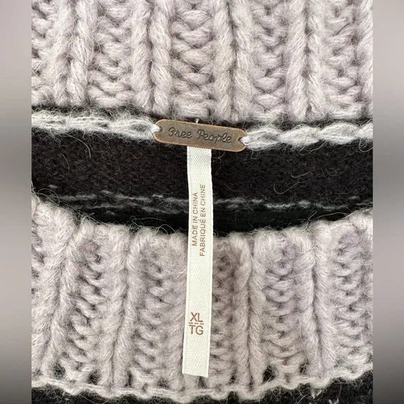 Free People Snow Globe Pullover Sweater NWOT - Picture 7 of 9